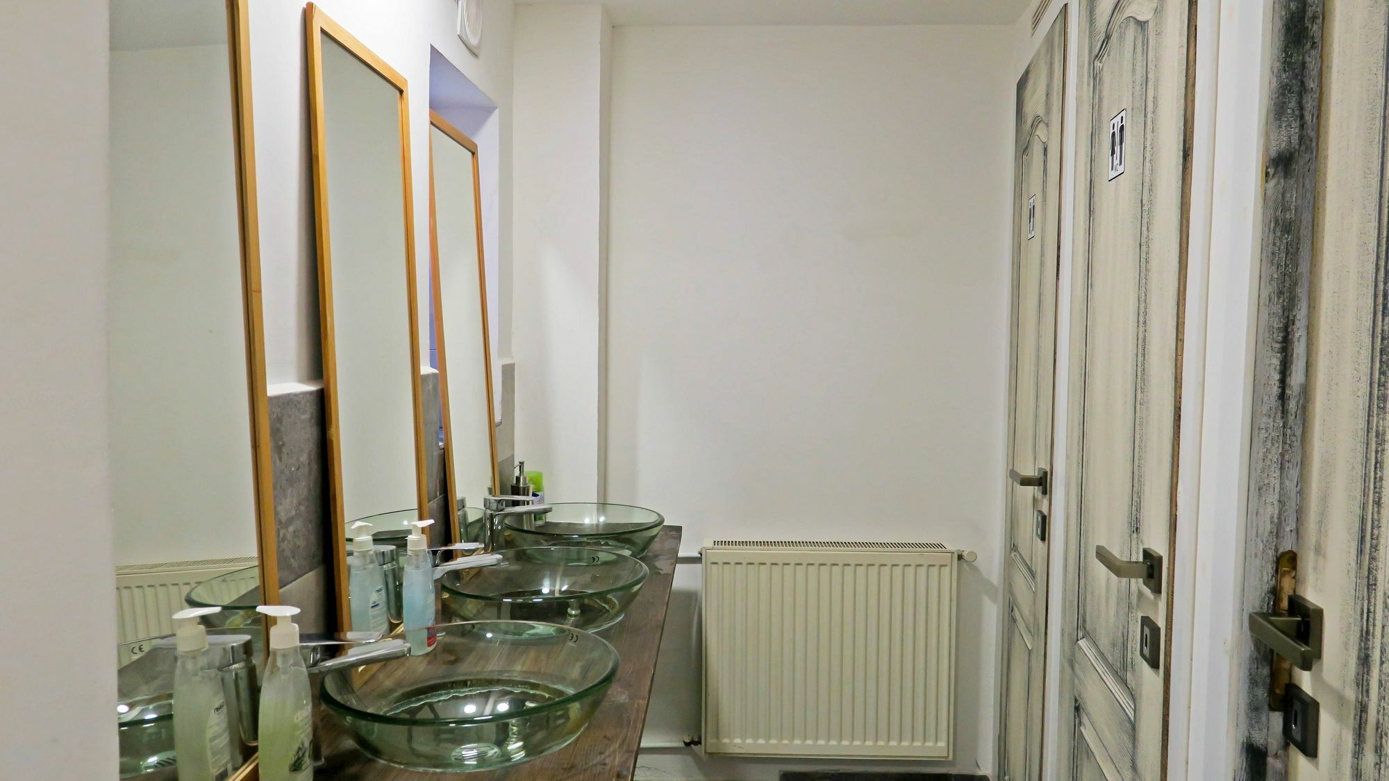 The Evil Clown Hostel Brasov Exterior photo